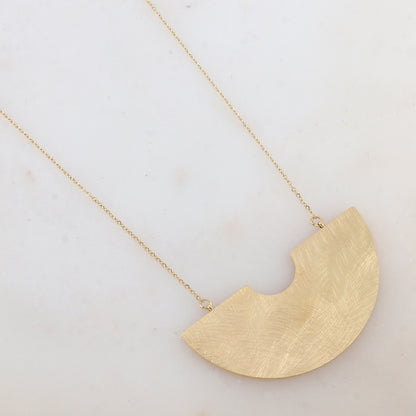 Collier avec pendentif géométrique avec effet griffé (42+5CM)
