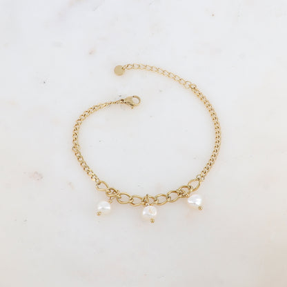 Bracelet en jeu de maille embelli de 3 perles d'eau douce