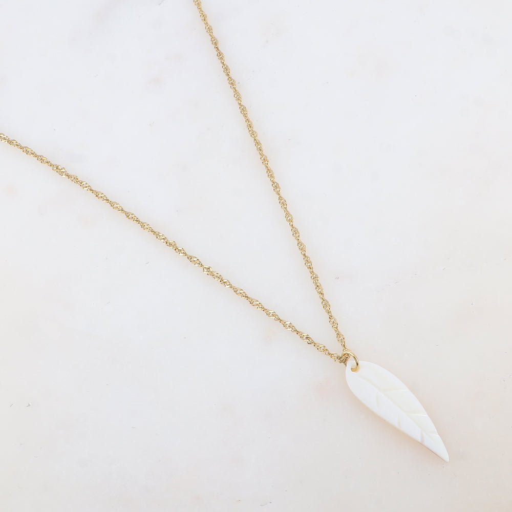 Collier avec pendentif feuille en nacre (40+5CM)