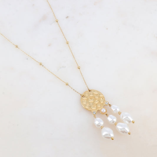 Sautoir avec pendentif rond martelé, 2 strass, 7 perles en résine imitation perle d'eau douce (85+5CM)