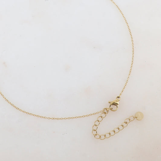 Collier avec pendentif ovale émaillé, chaîne, perles, petite pampille ronde et petites rondelles en acier (40+5CM)