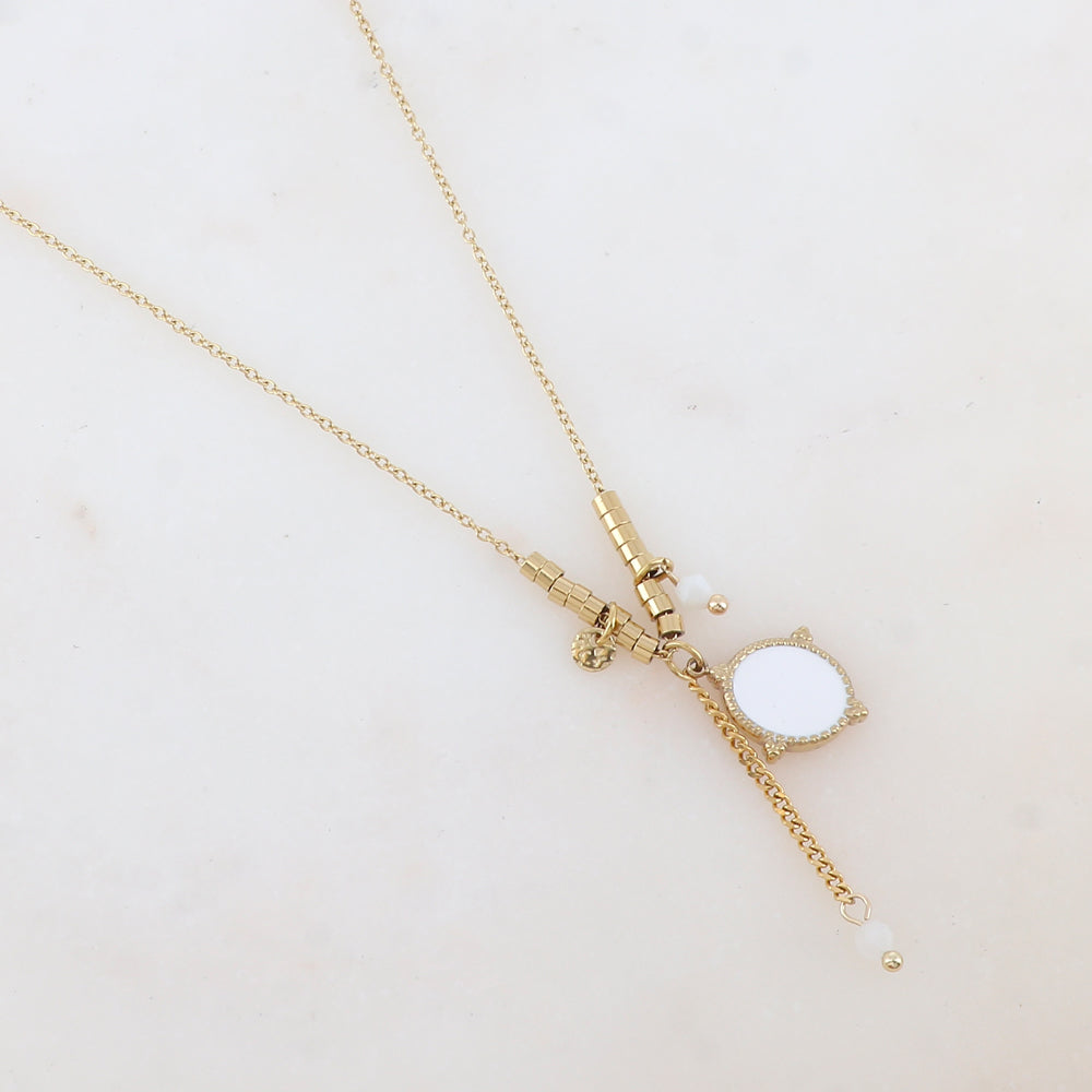 Collier avec pendentif ovale émaillé, chaîne, perles, petite pampille ronde et petites rondelles en acier (40+5CM)