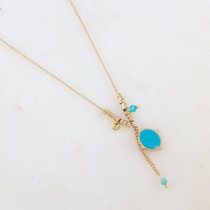 Collier avec pendentif ovale émaillé, chaîne, perles, petite pampille ronde et petites rondelles en acier (40+5CM)
