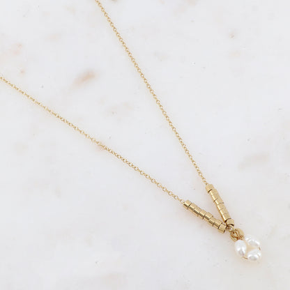 Collier avec petites rondelles et 3 petites perles d'eau douce (40+5CM)