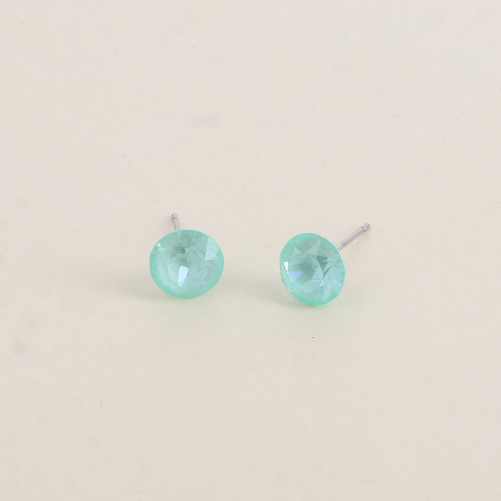 Boucles puces argentées – Ornées de cristaux de Swarovski® SS39 - Dimensions de la boucle : 8x8 mm - Soft mint ignite
