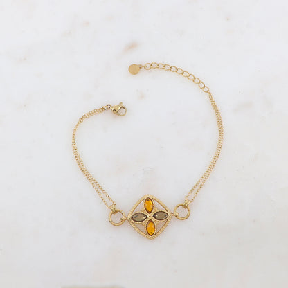 Bracelet avec deux anneaux ronds, un anneau carré et quatre pâtes de verre ovales