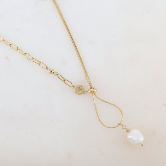 Collier en jeu de maille, perle d'eau douce, petite boule, pièce ronde ajourée de façon étoile, strass (45+5CM)