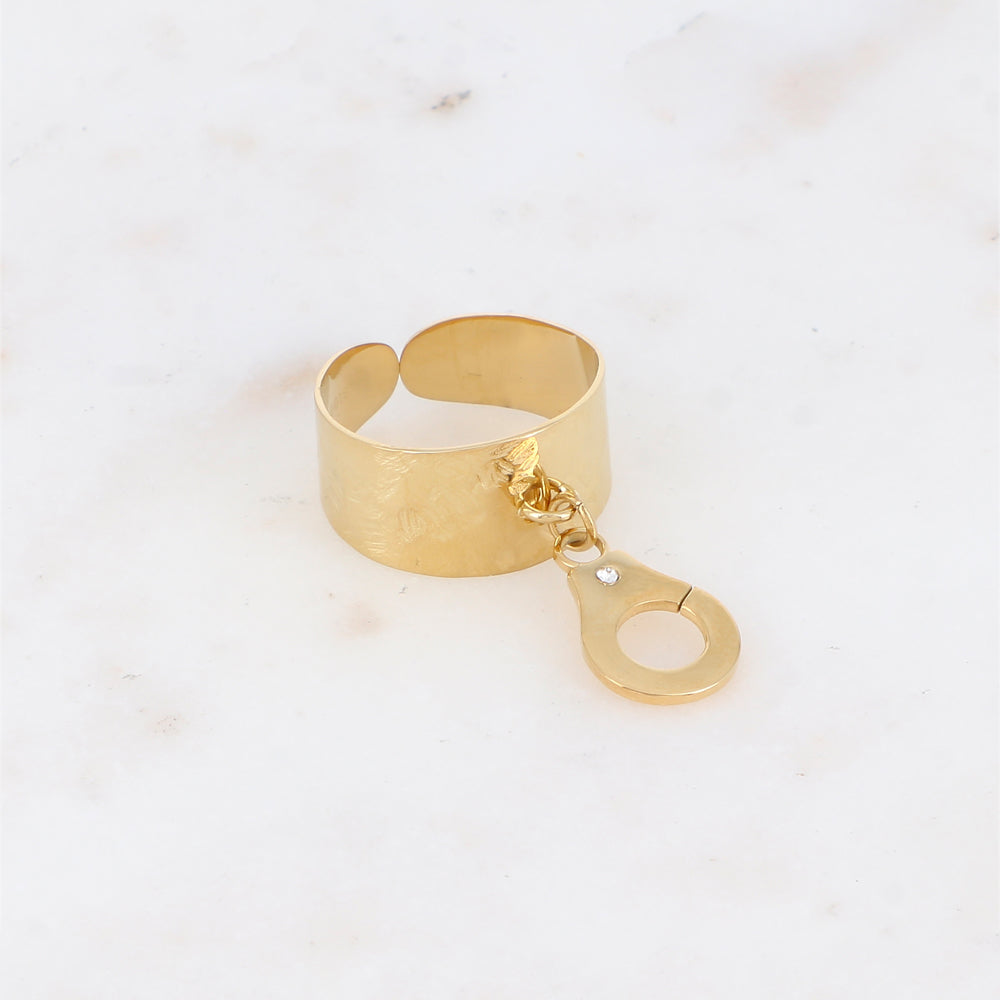 Bague avec pampille menotte et strass