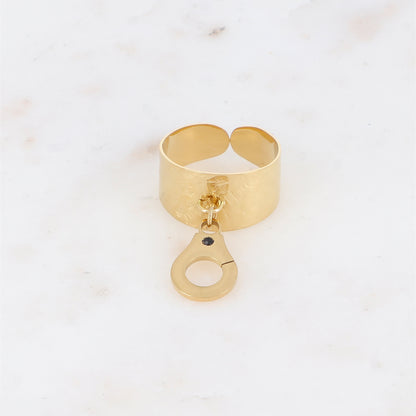 Bague avec pampille menotte et strass