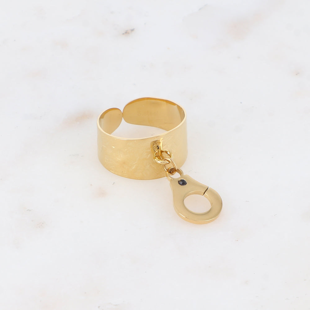 Bague avec pampille menotte et strass
