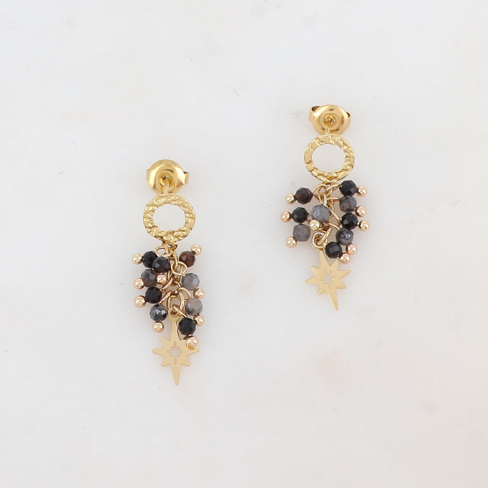 B.O à puce pendantes avec anneau martelé, pampille étoile, pierres naturelles et perles d'eau douce 1,3 x 3,3 cm.