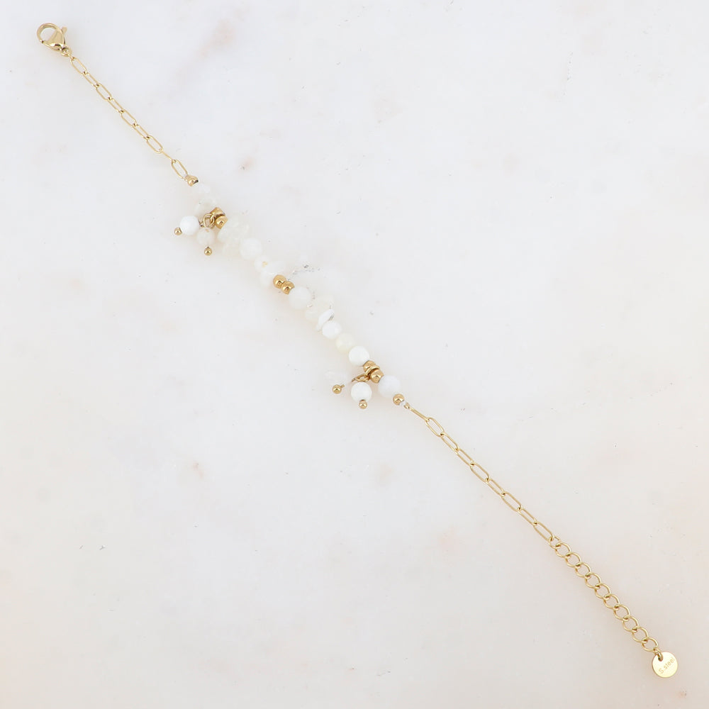 Bracelet en maille embelli de pierres naturelles