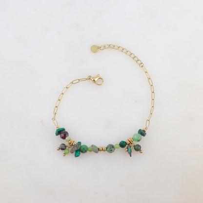 Bracelet en maille embelli de pierres naturelles