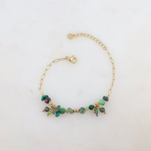 Bracelet en maille embelli de pierres naturelles