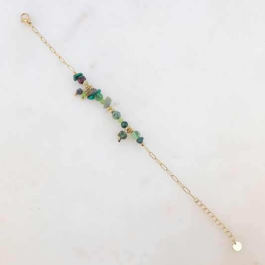 Bracelet en maille embelli de pierres naturelles