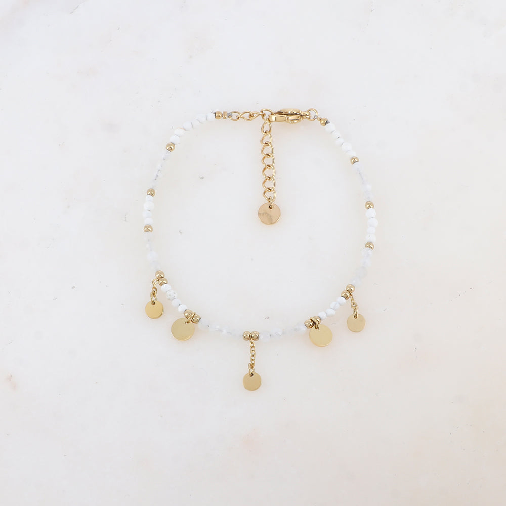 Bracelet avec chaînes, pampilles rondes lisses, perles dorées et pierres naturelles