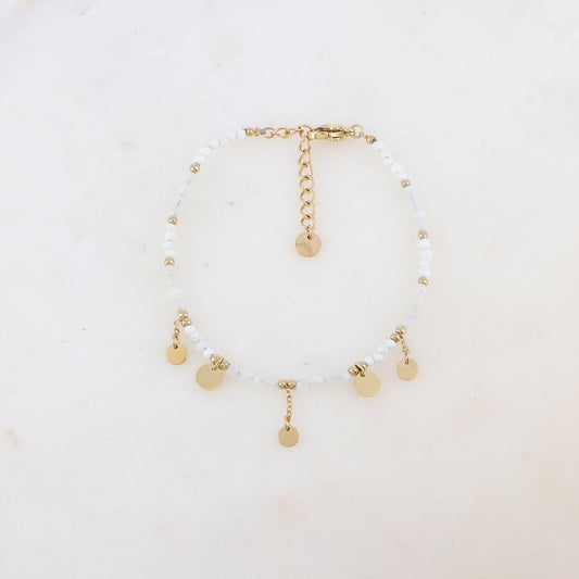 Bracelet avec chaînes, pampilles rondes lisses, perles dorées et pierres naturelles