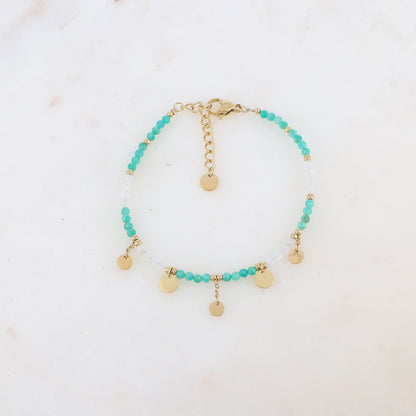Bracelet avec chaînes, pampilles rondes lisses, perles dorées et pierres naturelles