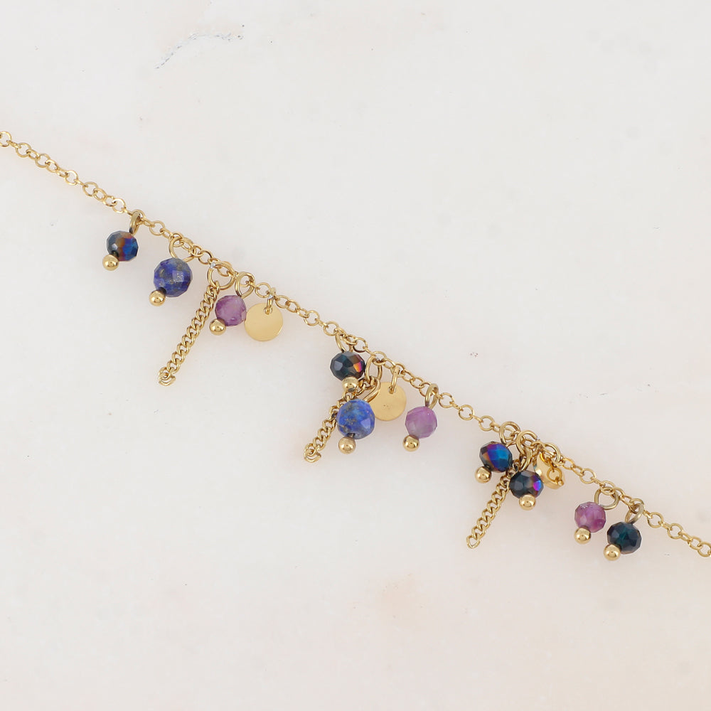 Bracelet avec pastilles, chaînes, pâtes de verre et pierre naturelle