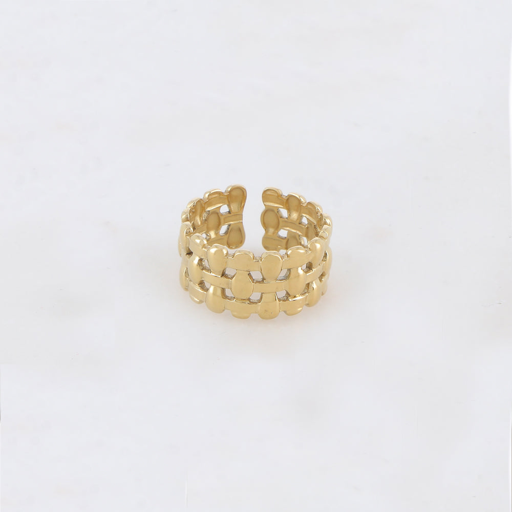 Bague ajourée de façon graphique