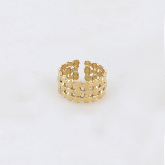 Bague ajourée de façon graphique