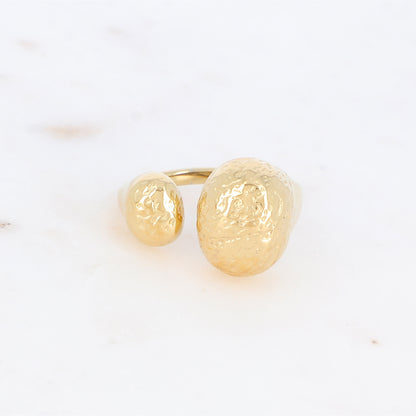 Bague avec deux pièces martelées