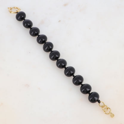 Bracelet avec perles en résine et fils