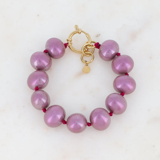 Bracelet avec perles en résine et fils