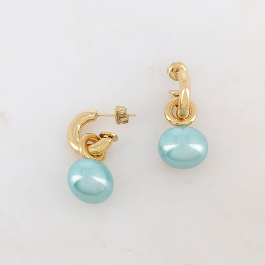Créoles à puce avec perle en résine nacrée 1,5 x 3 cm