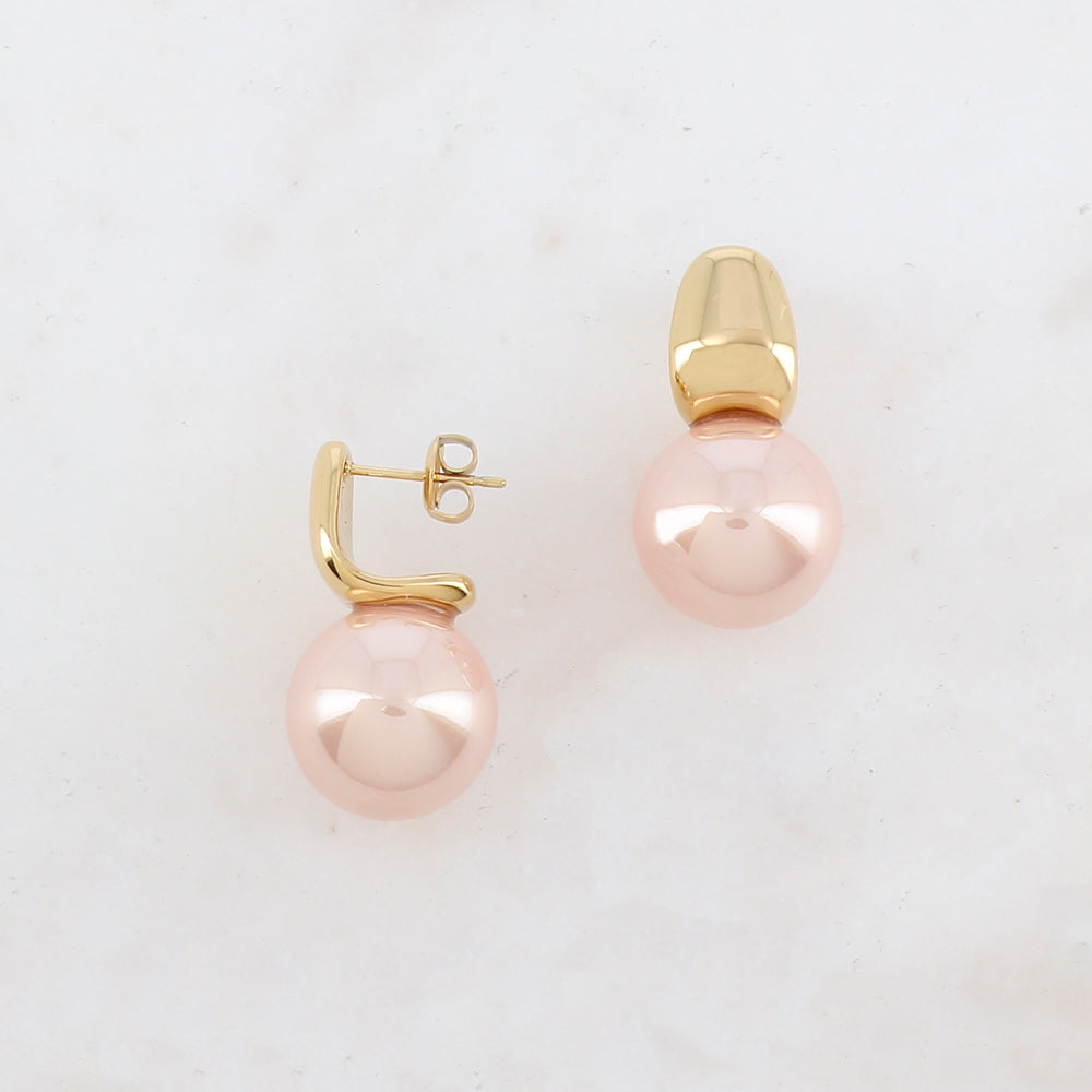 B.O à puce avec perle en résine nacrée 1,5 x 2,9 cm.