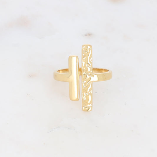 Bague avec deux barres : martelée et lisse
