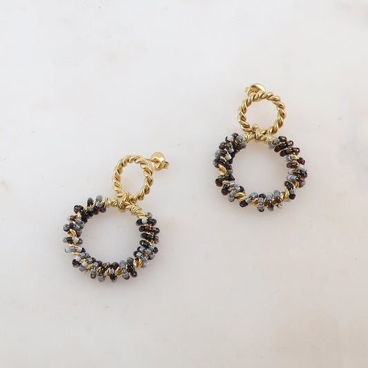 B.O à puce avec 2 anneaux torsadés, et perles de rocaille 2,9 x 4,2 CM