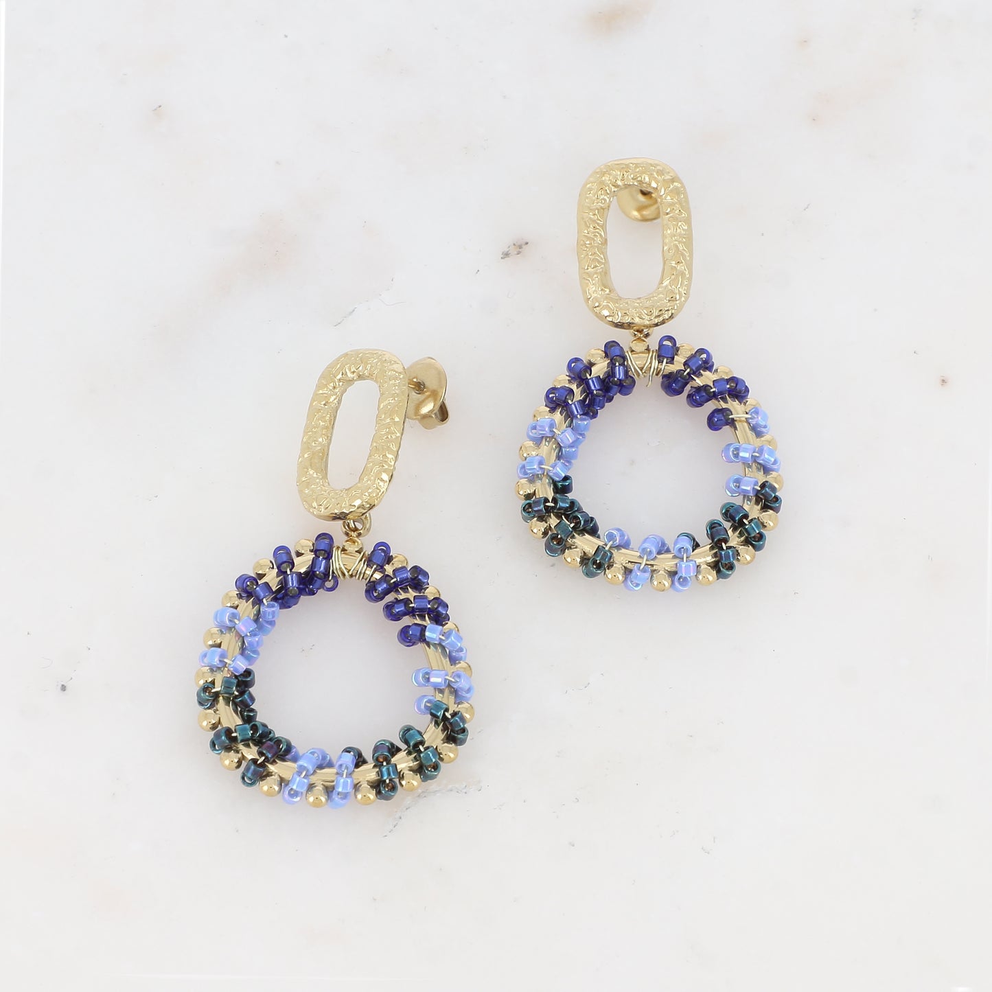 B.O à puce avec 2 anneaux et perles de rocaille 2,6 x 4,6 CM.