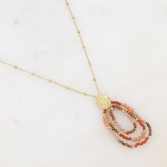 Collier avec pièce martelée ovale, perles de rocaille et pâtes de verre (55+5CM)
