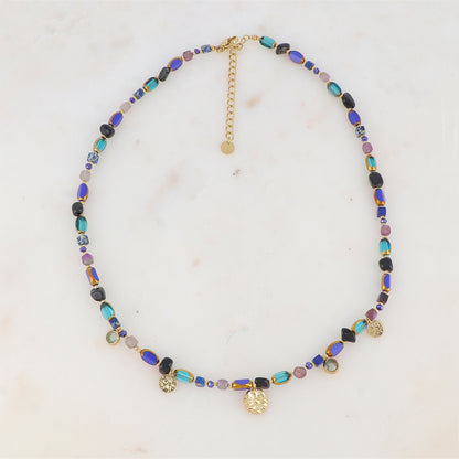 Collier avec pierre naturelle, perles émaillées, pastilles martelées, fleur et zirconium (39+5CM)