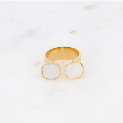 Bague avec effet griffé, deux perles en pierre naturelle carrée - Nacre
