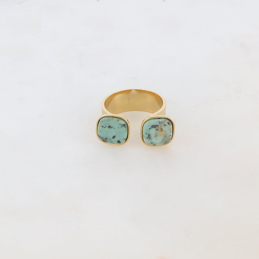 Bague avec effet griffé, deux perles en pierre naturelle carrée - Turquoise africaine