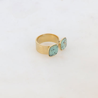 Bague avec effet griffé, deux perles en pierre naturelle carrée - Turquoise africaine