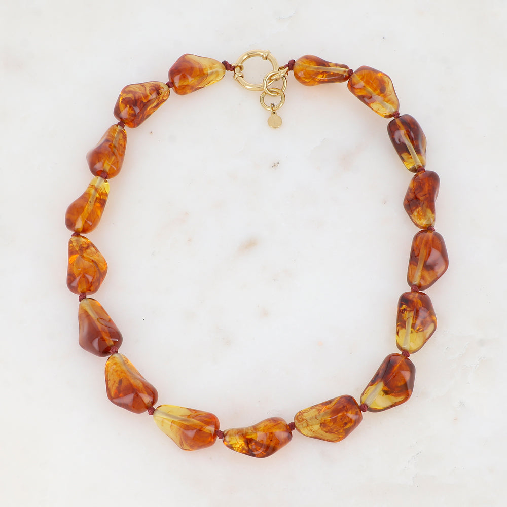 Collier avec perles en résine translucide (42.5CM)