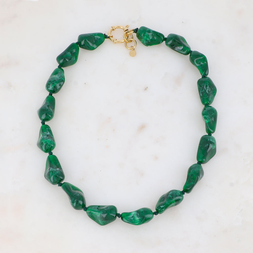 Collier avec perles en résine translucide (42.5CM)