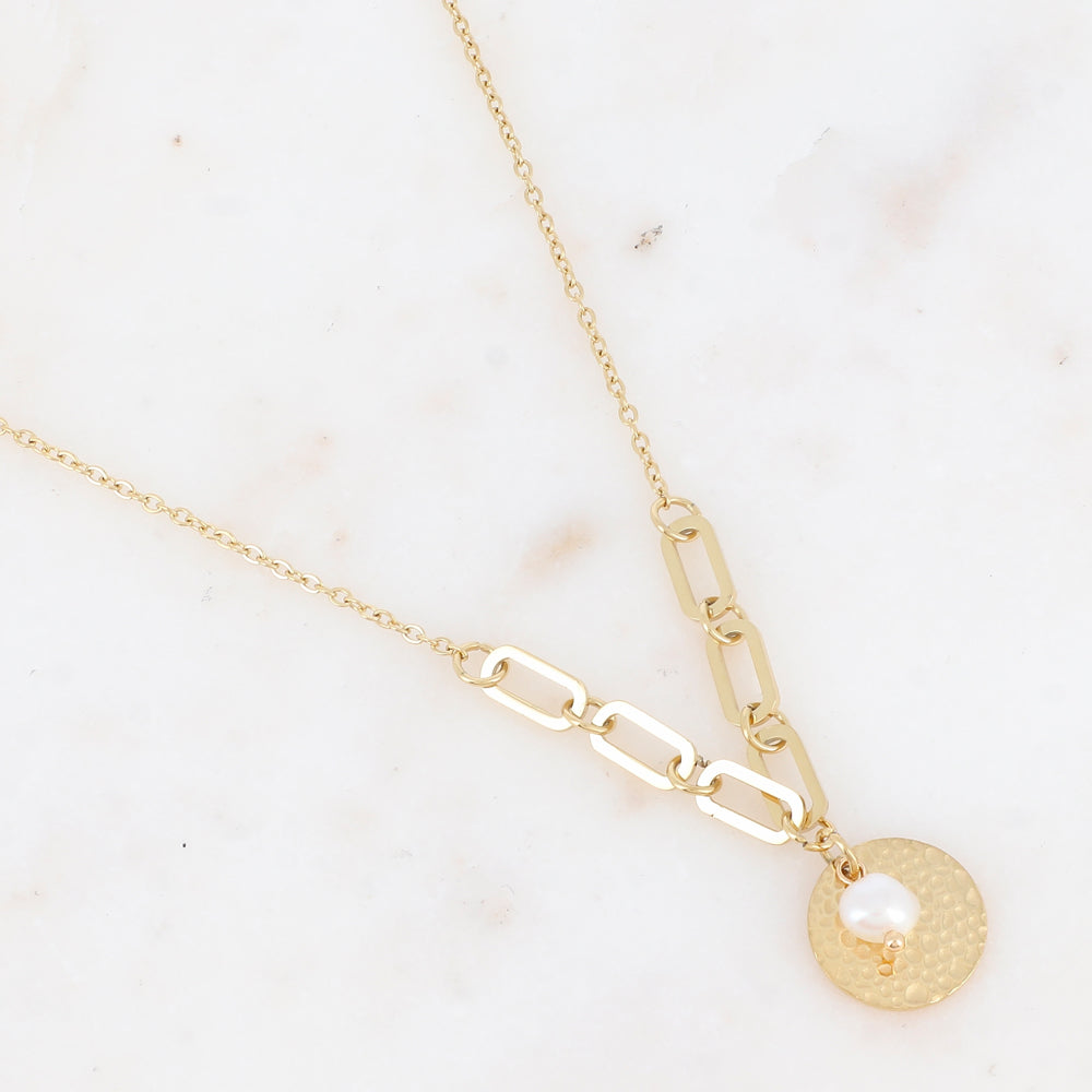 Collier avec anneaux rectangulaires arrondis, pastille martelée et perle d'eau douce (45+5CM)