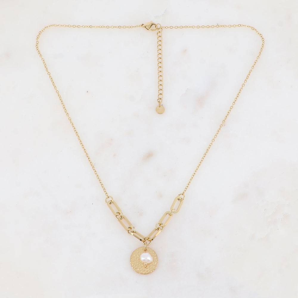 Collier avec anneaux rectangulaires arrondis, pastille martelée et perle d'eau douce (45+5CM)