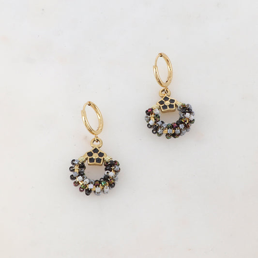 Créoles avec anneau, perles, étoile et émail 1,6 x 3,2 cm.