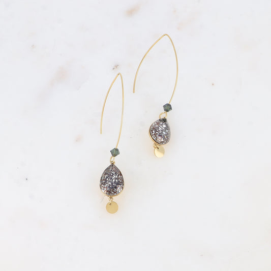 Boucles pendantes - long crochet orné de cristaux de Swarovski® goutte 10x14mm et toupie - Black patina - Dimensions du cristal : 10 x 14 mm - Longueur boucle d’oreille : 40 mm