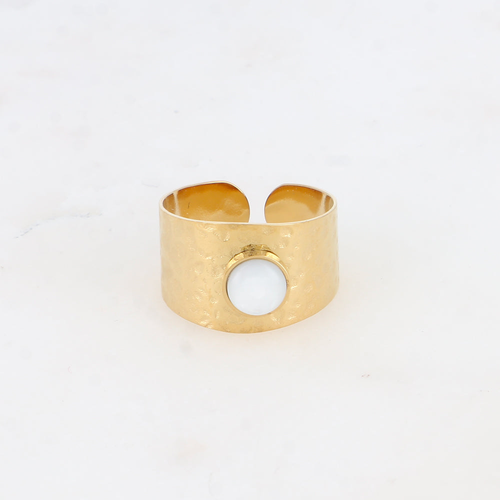 Bague - anneau martelé et pierre naturelle ronde - nacre blanche