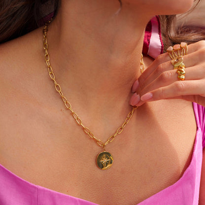 Collier en maille texturés avec pampille étoilée et strass