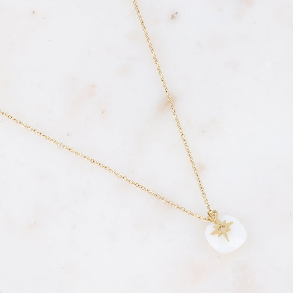 Collier avec perle en pâtes de verre carrée et étoile du Nord  40+5 cm