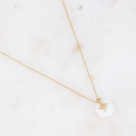 Collier avec perle en pâtes de verre carrée et étoile du Nord  40+5 cm