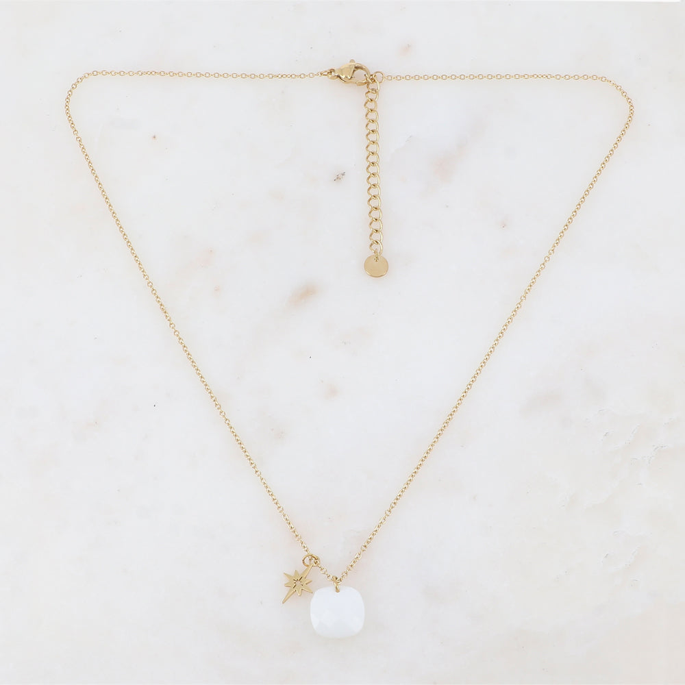 Collier avec perle en pâtes de verre carrée et étoile du Nord  40+5 cm