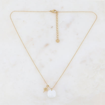 Collier avec perle en pâtes de verre carrée et étoile du Nord  40+5 cm